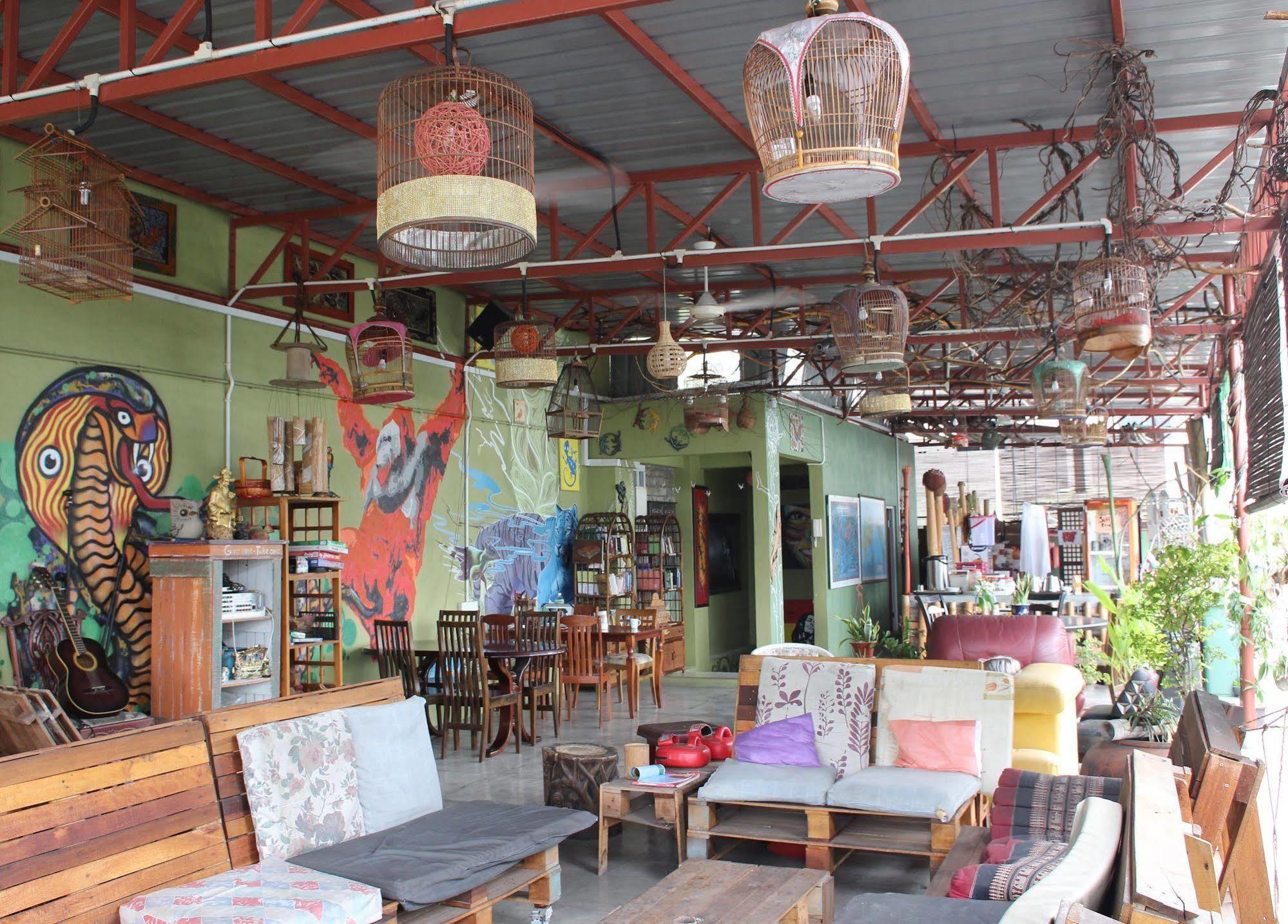 Birdnest Guesthouse, Gaia Rooftop Cafe Kuala Lumpur Exterior photo